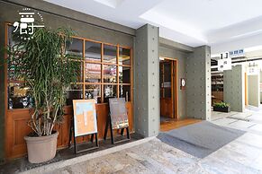 Roots Chew Hotel
