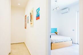 Brombeis Double Bedroom Center by Napoliapartments