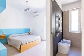 Brombeis Double Bedroom Center by Napoliapartments