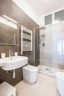 Brombeis Double Bedroom Center by Napoliapartments