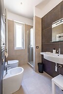Brombeis Double Bedroom Center by Napoliapartments