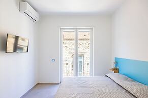Brombeis Double Bedroom Center by Napoliapartments