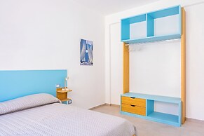 Brombeis Double Bedroom Center by Napoliapartments