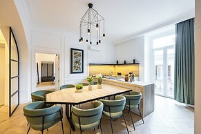 Chic Lifestyle Apartment