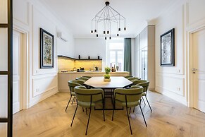 Chic Lifestyle Apartment