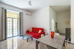 Red Comfort Flat Near Garibaldi Station