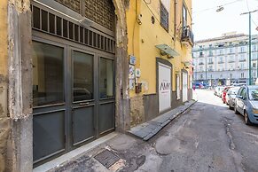 Red Comfort Flat Near Garibaldi Station
