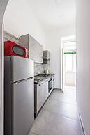 Red Comfort Flat Near Garibaldi Station