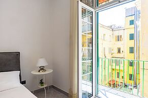 Red Comfort Flat Near Garibaldi Station