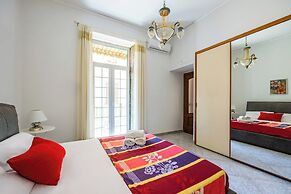 Red Comfort Flat Near Garibaldi Station