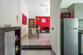 Red Comfort Flat Near Garibaldi Station