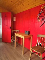 1 Bed Hut - Sleeps 2 - Parking - Smoking
