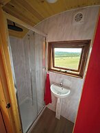 1 Bed Hut - Sleeps 2 - Parking - Smoking