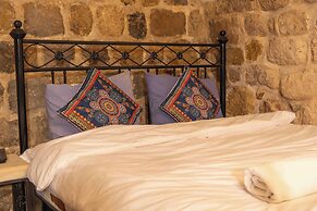 Majestic Manor  Otel