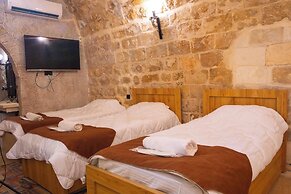 Majestic Manor  Otel