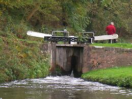 Stone - Boat - Sleeps 2 - Pet Friiendly- 85ws