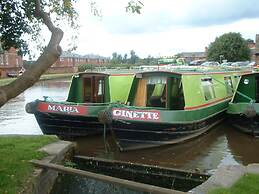 Stone - Boat - Sleeps 2 - Pet Friiendly- 85ws