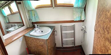 Stone - Boat - Sleeps 2 - Pet Friiendly- 85ws