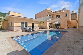 Luxury 4BR Villa with Pool