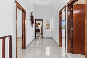 Luxury 4BR Villa with Pool