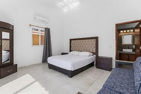 Luxury 4BR Villa with Pool