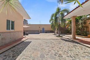 Luxury 4BR Villa with Pool