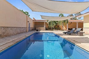 Luxury 4BR Villa with Pool