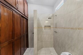 Luxury 4BR Villa with Pool