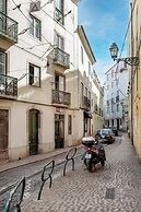 Curva do 28 Alfama