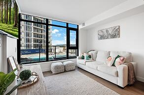 AQUA Corner Unit w Amazing View 614
