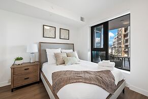 AQUA Corner Unit w Amazing View 614