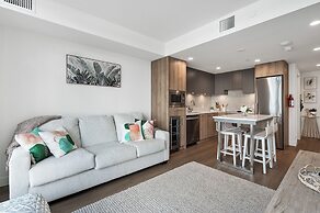 AQUA Corner Unit w Amazing View 614