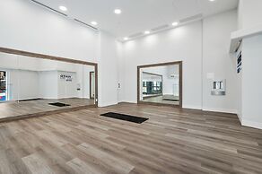 AQUA Corner Unit w Amazing View 614
