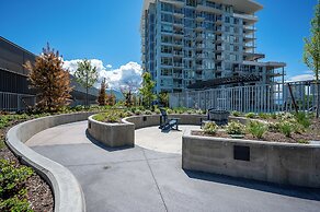AQUA Corner Unit w Amazing View 614