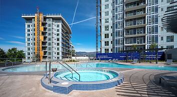 AQUA Corner Unit w Amazing View 614