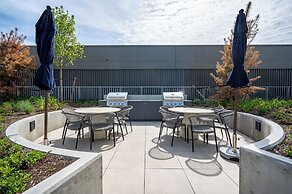 AQUA Corner Unit w Amazing View 614