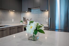 AQUA Corner Unit w Amazing View 614