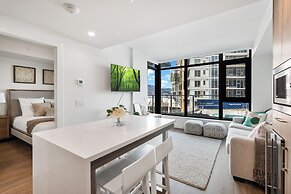 AQUA Corner Unit w Amazing View 614