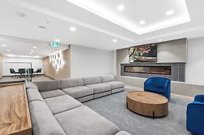AQUA Corner Unit w Amazing View 614