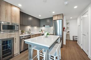 AQUA Corner Unit w Amazing View 614