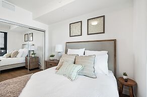 AQUA Corner Unit w Amazing View 614