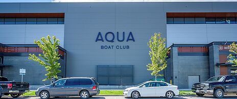 AQUA Corner Unit w Amazing View 614