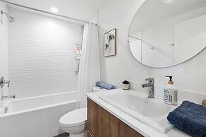 AQUA Corner Unit w Amazing View 614