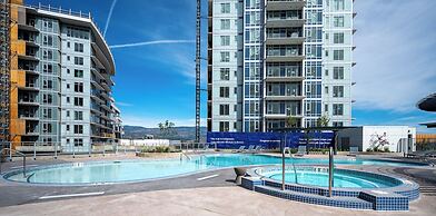 AQUA Corner Unit w Amazing View 614