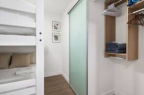 AQUA Corner Unit w Amazing View 614