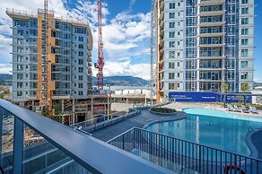 AQUA Corner Unit w Amazing View 614