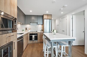 AQUA Corner Unit w Amazing View 614