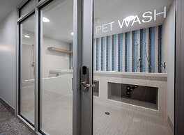 AQUA Corner Unit w Amazing View 614
