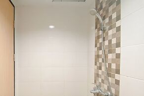 Comfortable And Modern Studio At Apartment The Alton