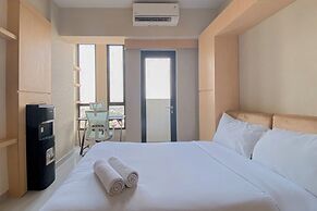 Comfortable And Modern Studio At Apartment The Alton